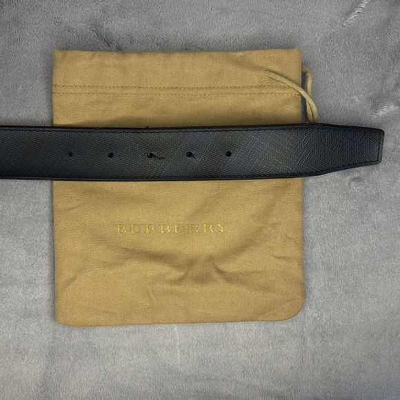 🔥🔥🔥Burberry Black Reversible Leather Belt Size: 40/100🔥🔥🔥 - Picture 6 of 9